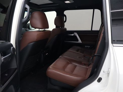 Used 2020 Toyota Land Cruiser image 29