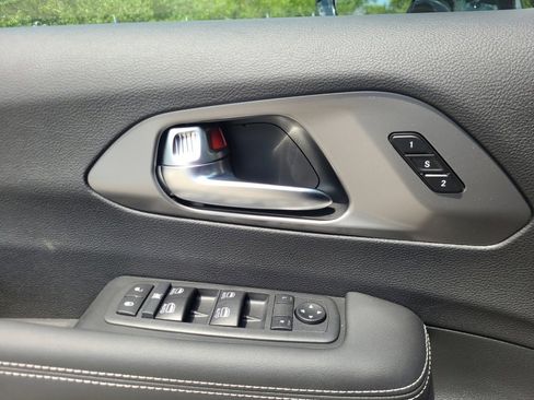 New 2025 Chrysler Pacifica Select image 32