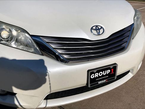 Used 2017 Toyota Sienna XLE image 26