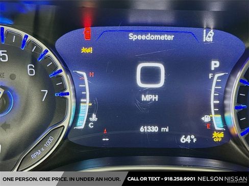 Used 2022 Chrysler Pacifica Limited w/ Uconnect Theater Family Group image 12