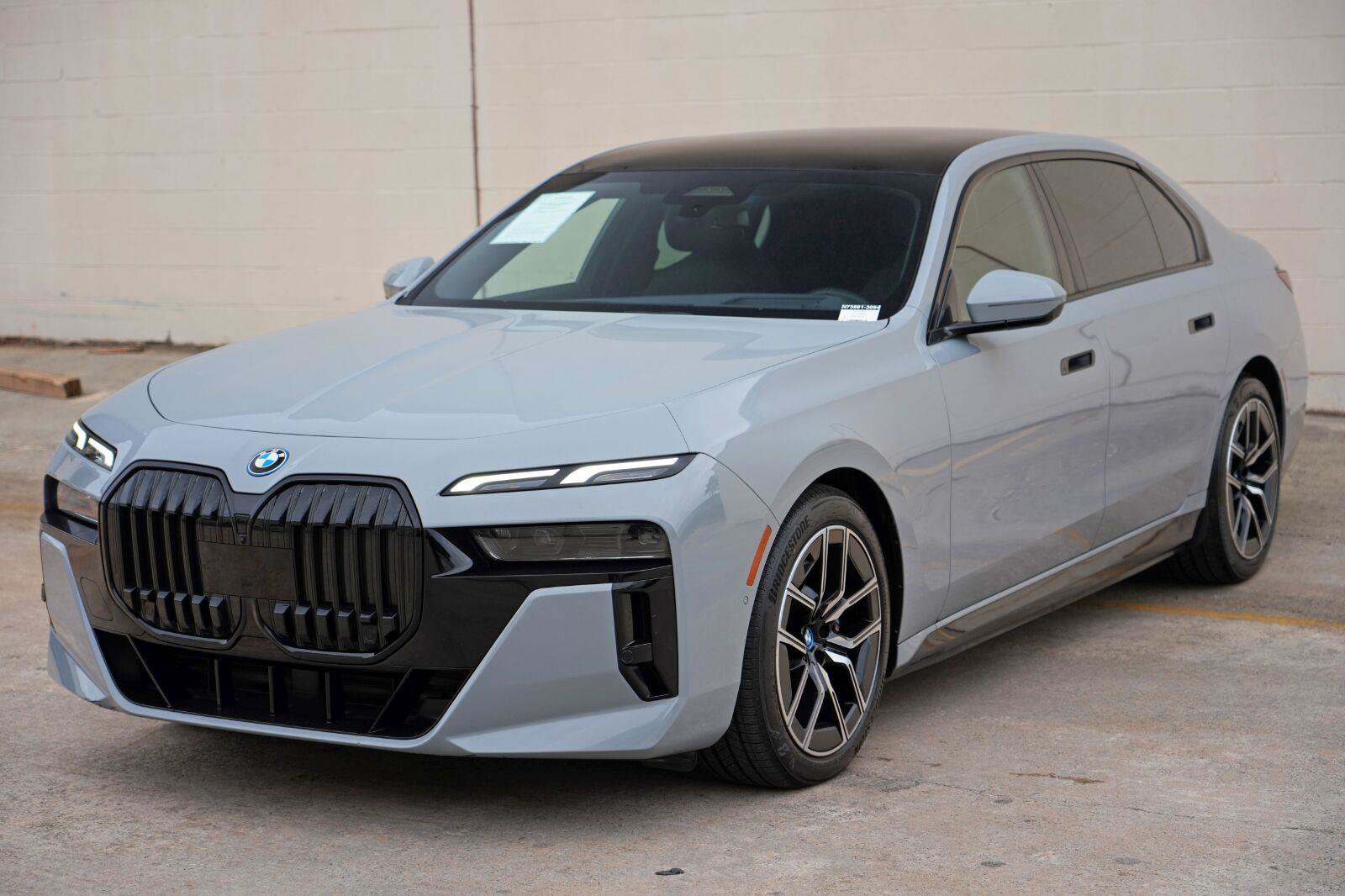 Used 2023 BMW i7 xDrive60 w/ Parking Assistance Package AWD/4WD image 60