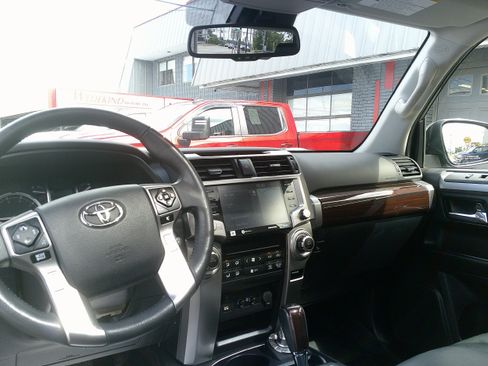Used 2021 Toyota 4Runner Limited AWD/4WD image 22