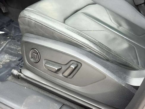 Used 2021 Audi Q3 2.0T Premium w/ Convenience Package AWD/4WD image 23