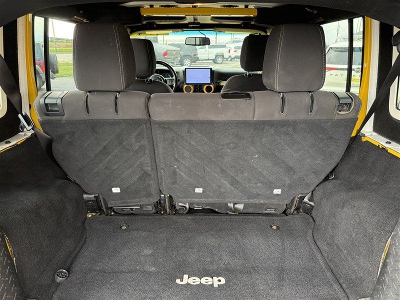 Used 2015 Jeep Wrangler Unlimited Sahara w/ Max Tow Package AWD/4WD image 7