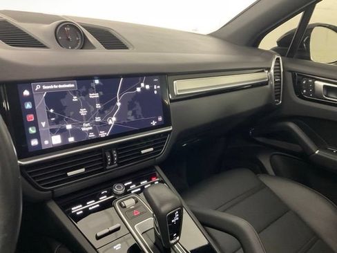 Used 2023 Porsche Cayenne S Platinum AWD/4WD image 13
