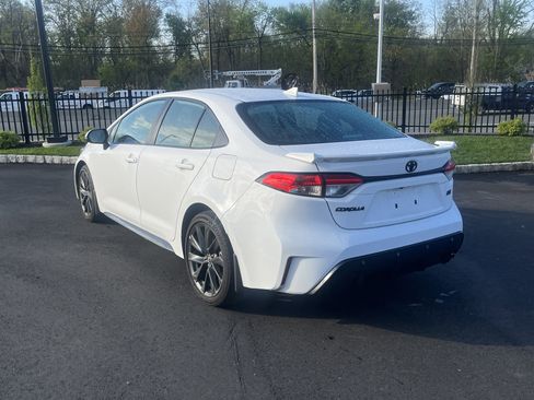 Used 2025 Toyota Corolla SE image 3
