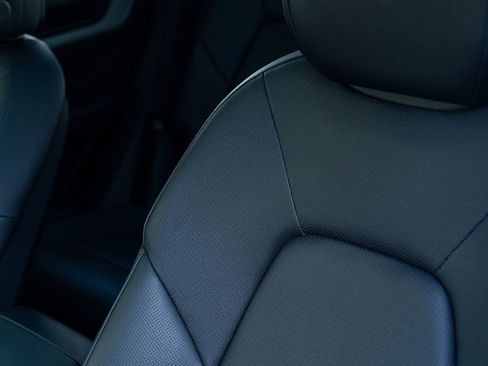 Certified 2025 Porsche Cayenne image 25