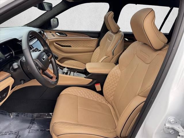 Used 2025 Jeep Grand Cherokee L Summit AWD/4WD image 10