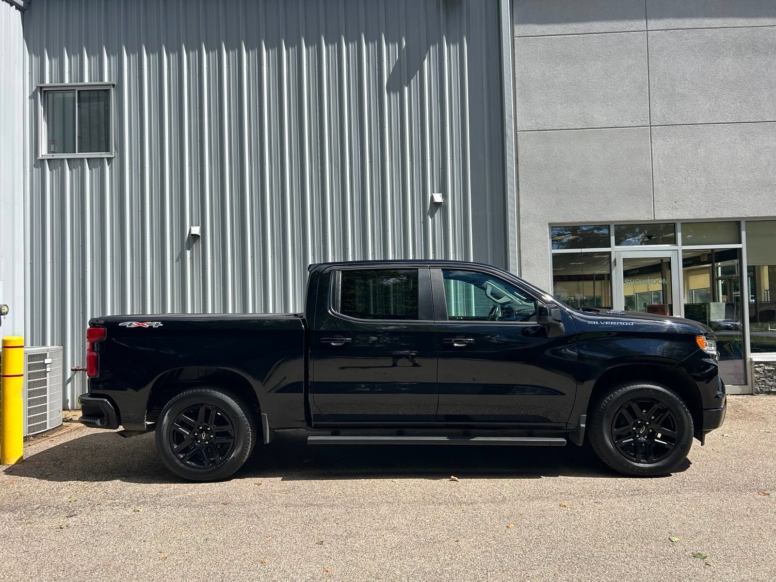Used 2022 Chevrolet Silverado 1500 RST AWD/4WD image 4