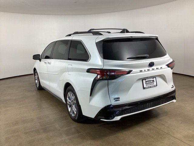 Used 2023 Toyota Sienna XSE AWD/4WD image 8