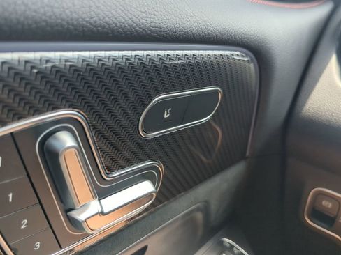 New 2024 Mercedes-Benz GLB 35 AMG 4MATIC image 12