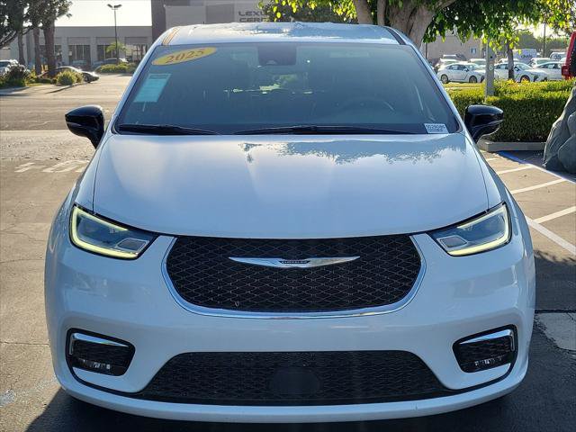 Certified 2025 Chrysler Pacifica Select FWD image 4