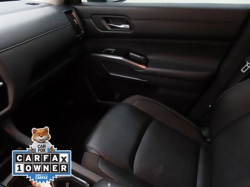 Used 2024 Nissan Pathfinder SL w/ Lighting Package (N92) FWD image 19