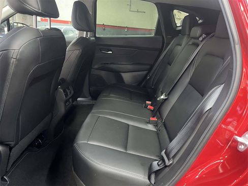 Certified 2025 Nissan Murano SV image 12