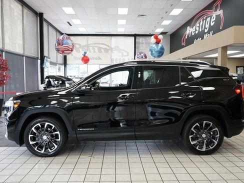 Used 2022 GMC Terrain SLT w/ Infotainment Package II image 3