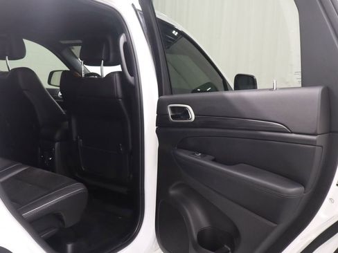 Certified 2021 Jeep Grand Cherokee Laredo X image 16