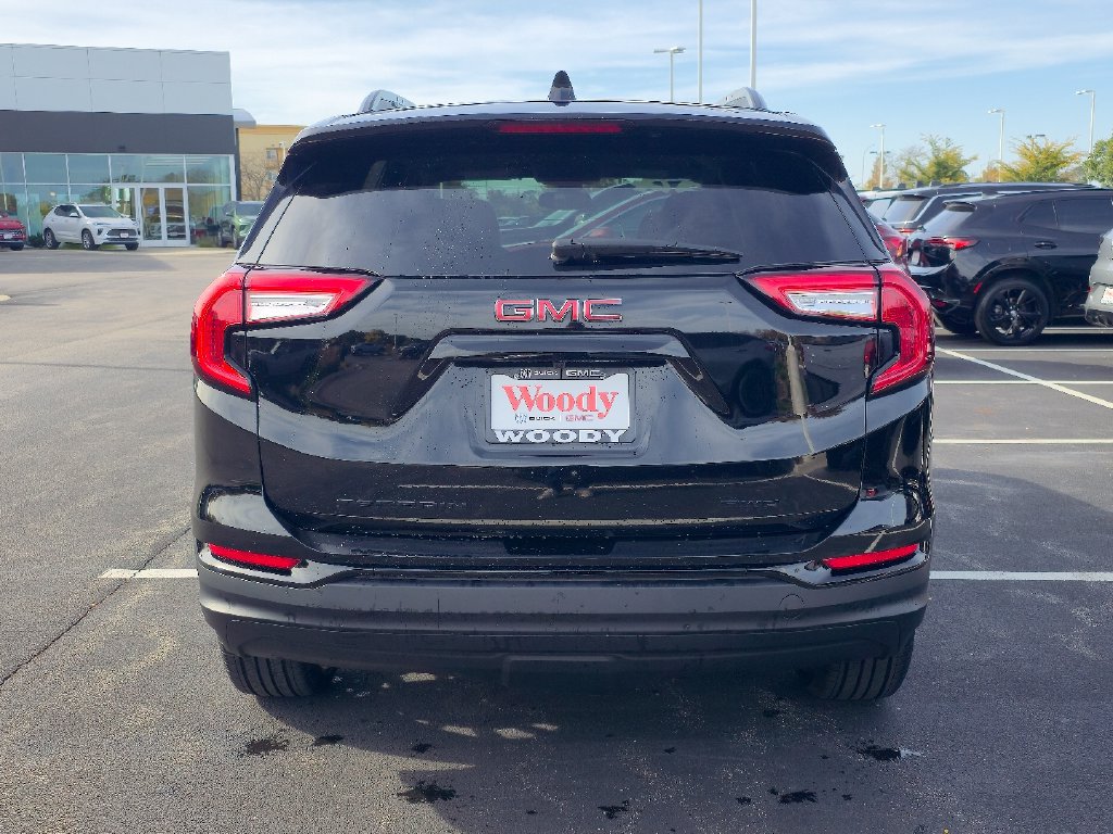 Certified 2024 GMC Terrain SLE w/ Elevation Edition AWD/4WD image 9