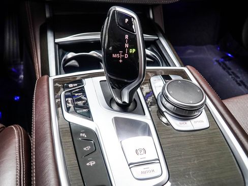 Used 2022 BMW 750i xDrive w/ Luxury Rear Seating Package AWD/4WD image 22