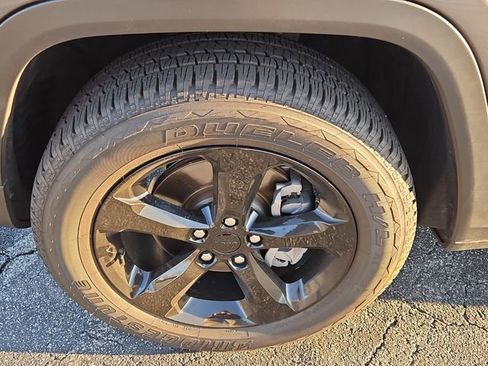 Used 2022 Jeep Grand Cherokee L Laredo image 10