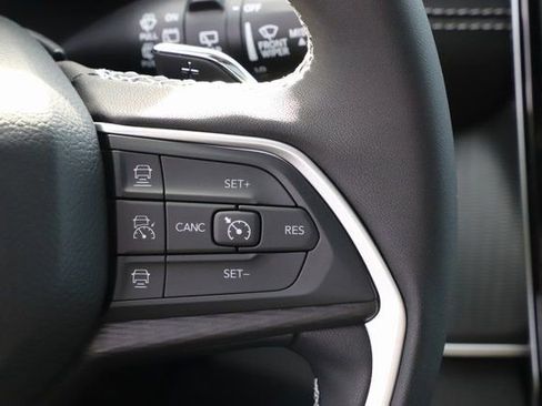 New 2025 Jeep Grand Cherokee Laredo X w/ Luxury Tech Group I AWD/4WD image 22