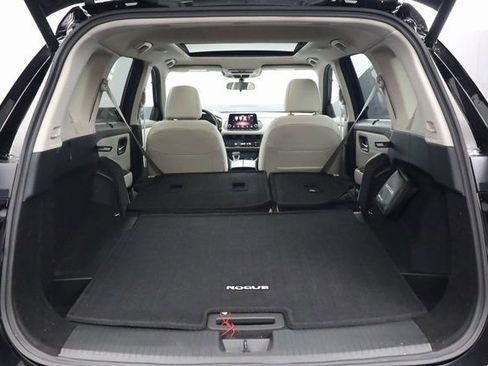 Used 2025 Nissan Rogue SV w/ SV Premium Package image 27