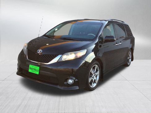 Used 2013 Toyota Sienna SE image 2