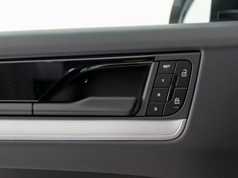 New 2026 Porsche Cayenne image 14