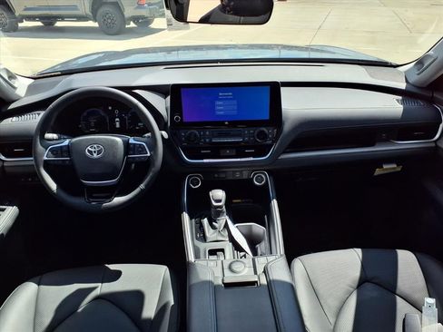 Used 2026 Toyota Grand Highlander Limited image 7