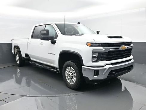 Used 2025 Chevrolet Silverado 2500 LT w/ Convenience Package image 3