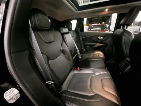 Used 2021 Jeep Cherokee Limited image 16