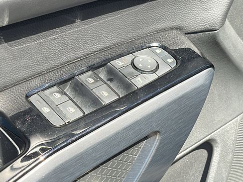 Used 2025 Nissan Pathfinder SL image 12