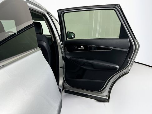 Used 2016 Kia Sorento LX w/ LX Convenience Package image 29