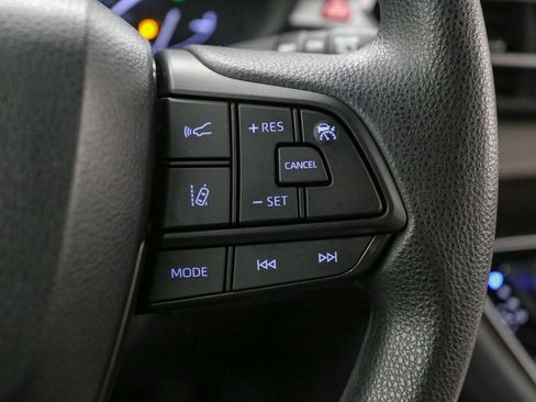 Certified 2023 Toyota Sienna LE image 32