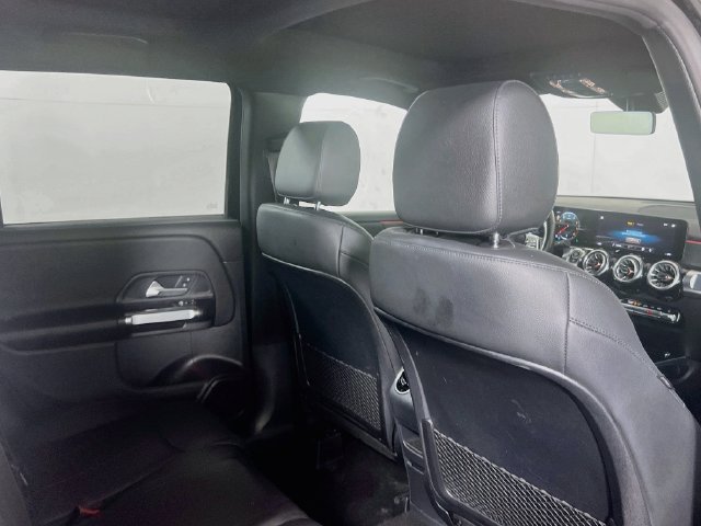 Used 2023 Mercedes-Benz GLB 250 4MATIC w/ Premium Package image 8