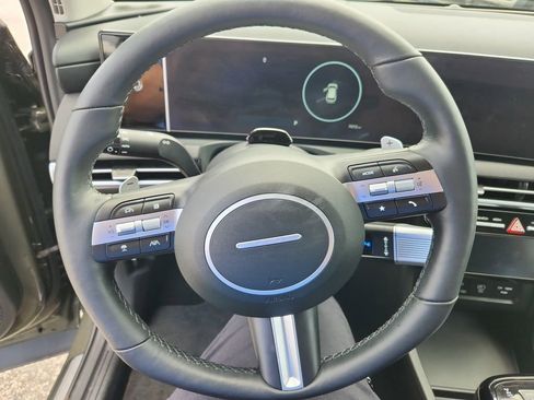 Used 2025 Hyundai Tucson Limited image 13