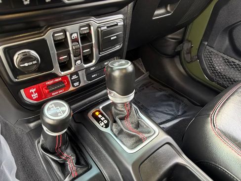 Used 2021 Jeep Wrangler Unlimited Rubicon AWD/4WD image 37