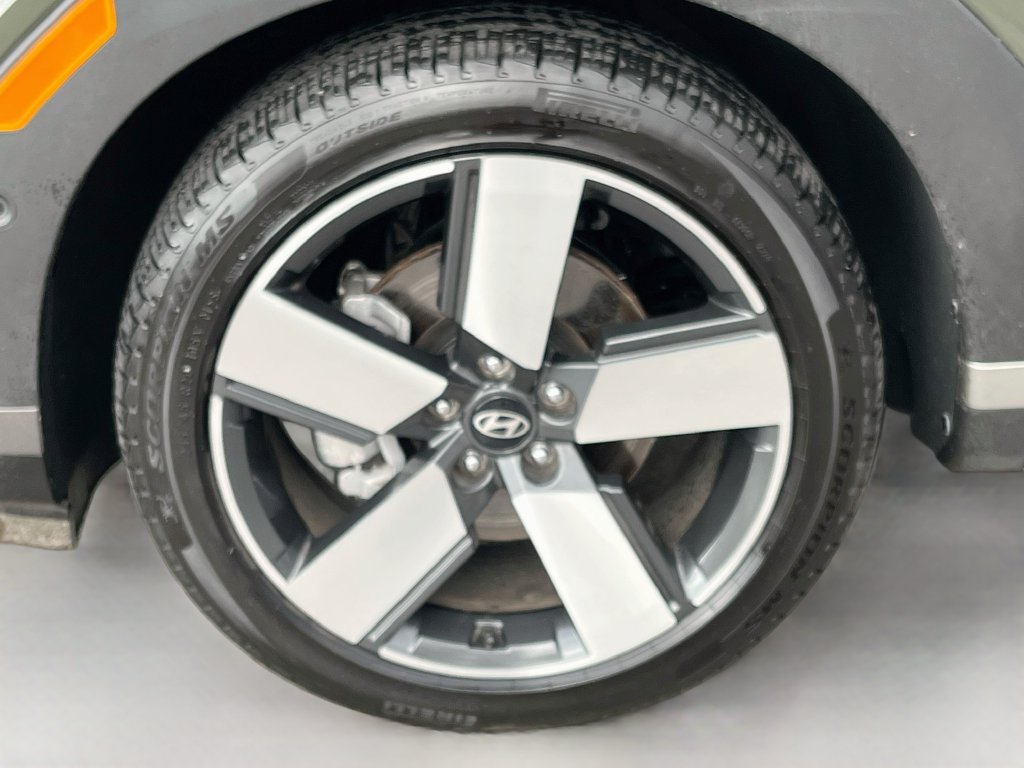 Used 2025 Hyundai Santa Fe Limited AWD/4WD image 33
