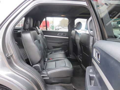 Used 2016 Ford Explorer XLT w/ Equipment Group 202A image 21