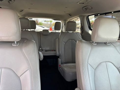 Used 2019 Chrysler Pacifica Touring-L Plus w/ Tire & Wheel Group FWD image 78