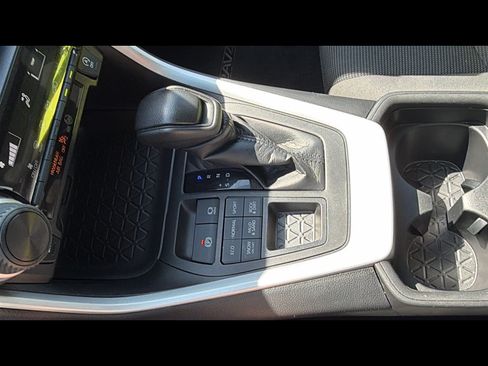 Used 2021 Toyota RAV4 LE AWD/4WD image 20