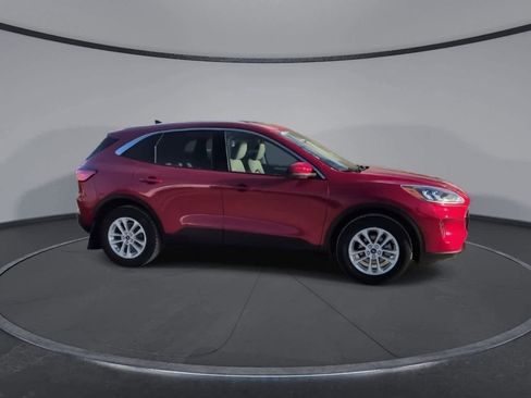 Used 2020 Ford Escape SE image 9