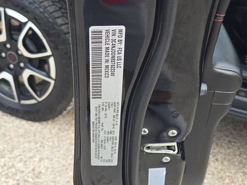Used 2025 Jeep Compass Trailhawk AWD/4WD image 33