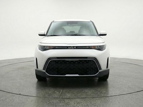 Used 2025 Kia Soul LX w/ LX Technology Package image 2