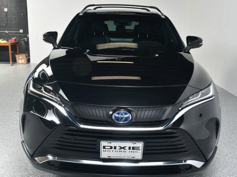 Used 2022 Toyota Venza XLE image 16