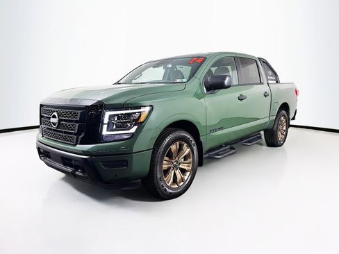 Used 2024 Nissan Titan SV w/ SV Bronze Edition Package image 4