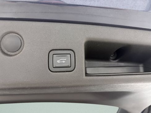 Used 2019 Chevrolet Equinox LT FWD image 10