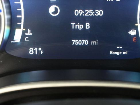 Used 2024 Chrysler Pacifica Touring-L FWD image 20