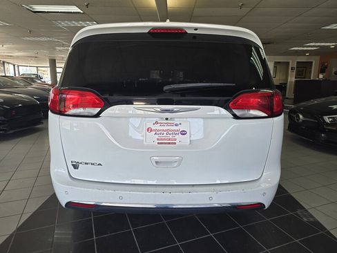 Used 2018 Chrysler Pacifica Touring Plus w/ Tire & Wheel Group image 5