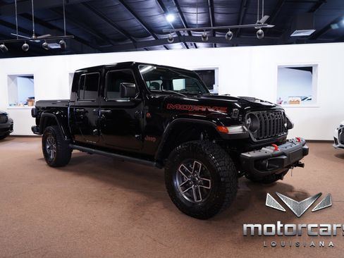 Used 2024 Jeep Gladiator Mojave AWD/4WD image 10