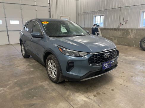 Used 2023 Ford Escape Active w/ Tech Pack #2 AWD/4WD image 7
